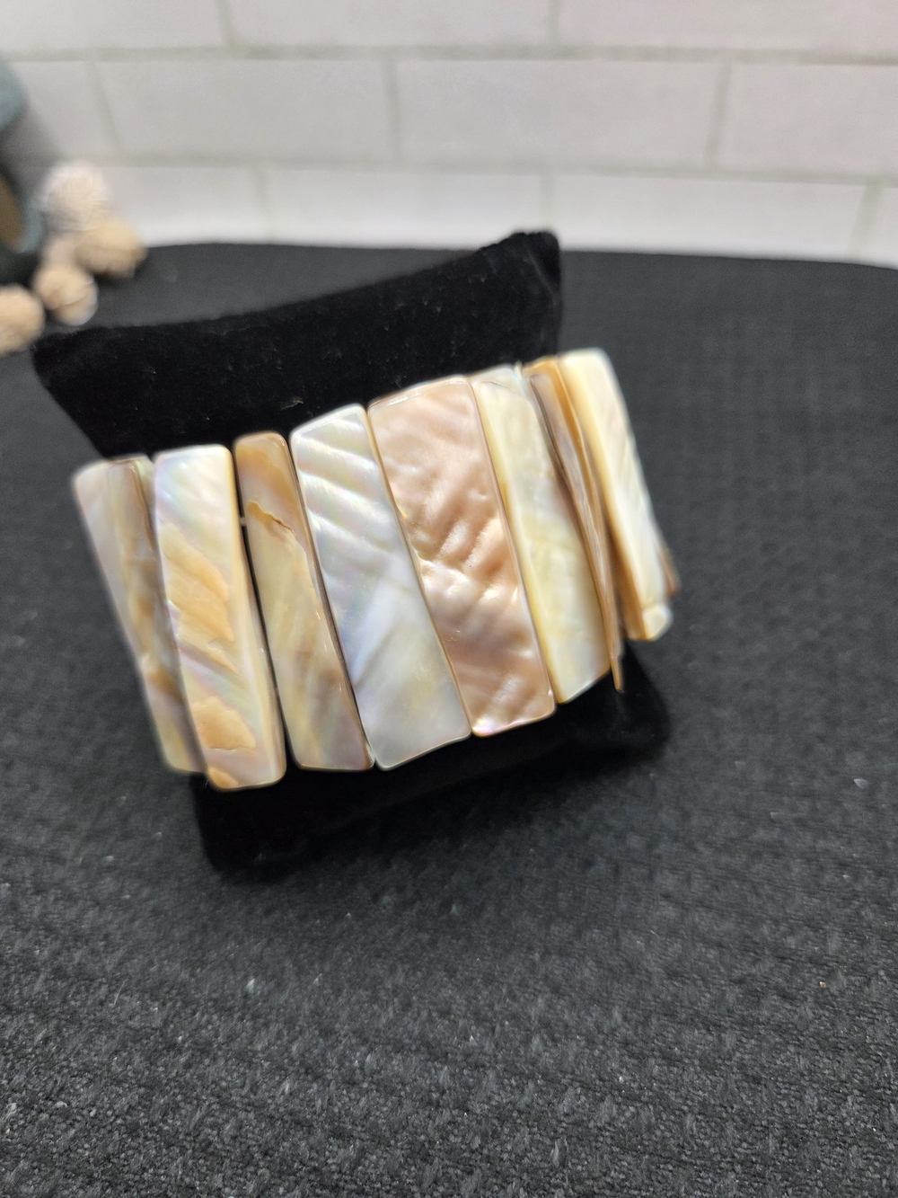 1472. Mother Of Pearl Stretch Bracelet